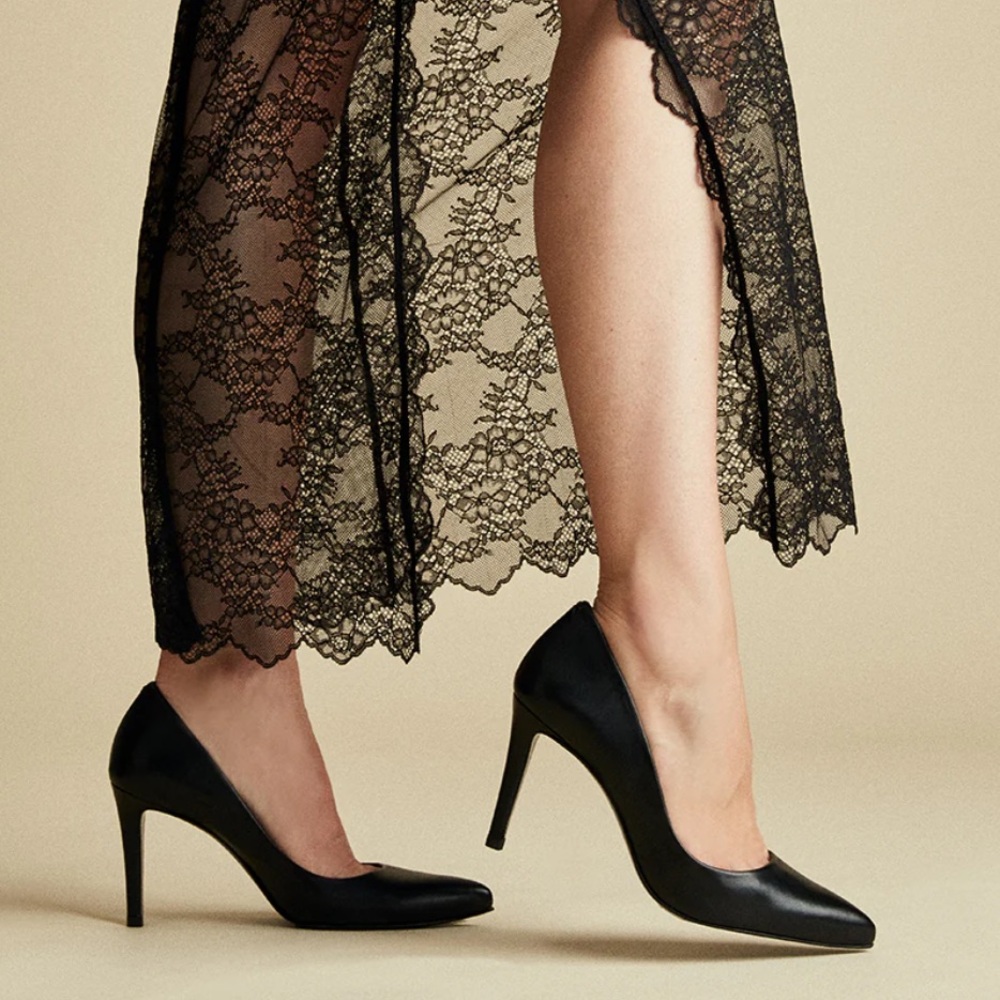 Inez Alta Black Leather Pumps 8N / 7.5